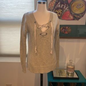 GAP - Crisscross v-neck sweater